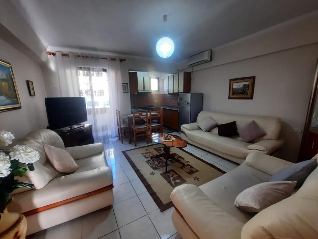 Jepet apartament me qera 2+1 qender DURRES