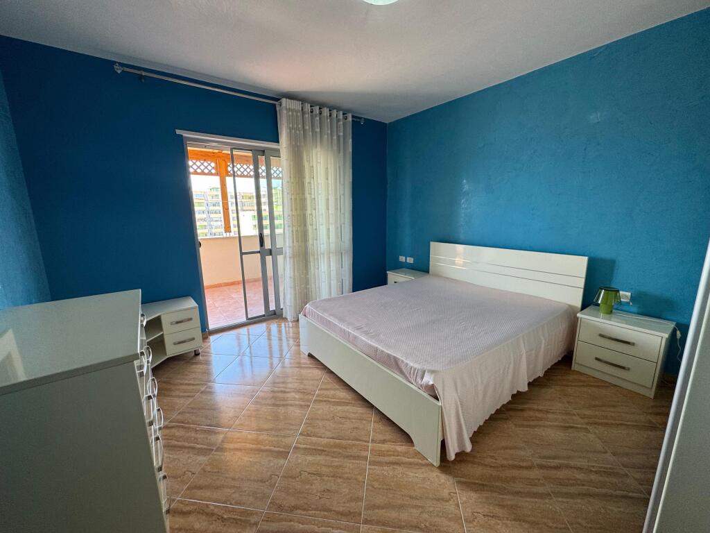 Jepet apartament me qera 2+1 me pamje deti lagja 13 durres