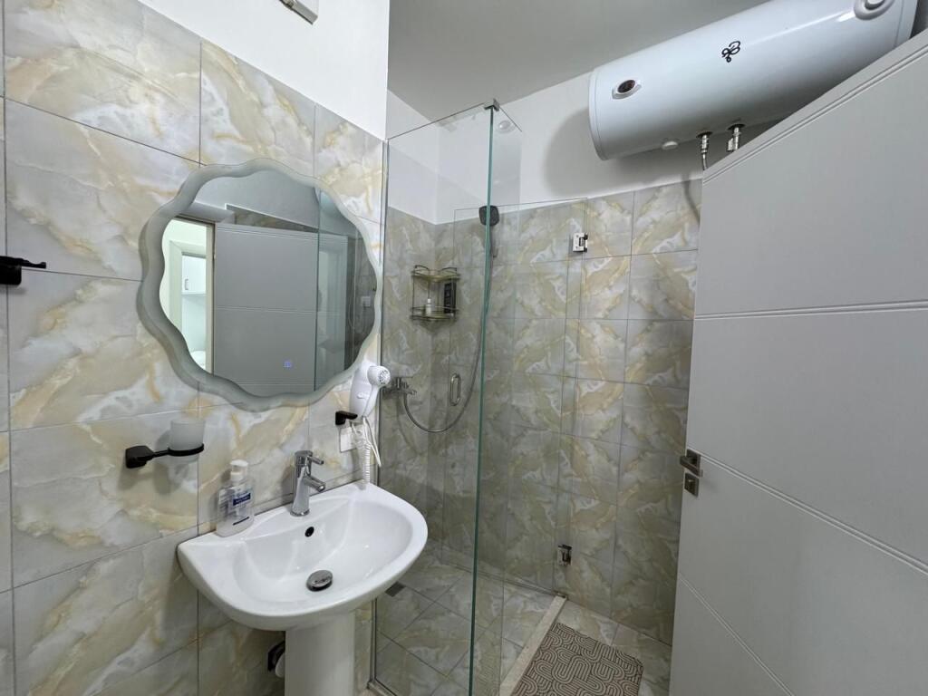 Jepet apartament me qera 2+1+2+Verand