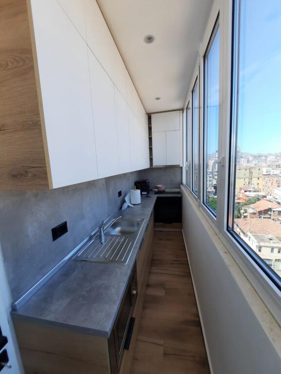 Jepet apartament me qera  2+1 ne qender te durresit