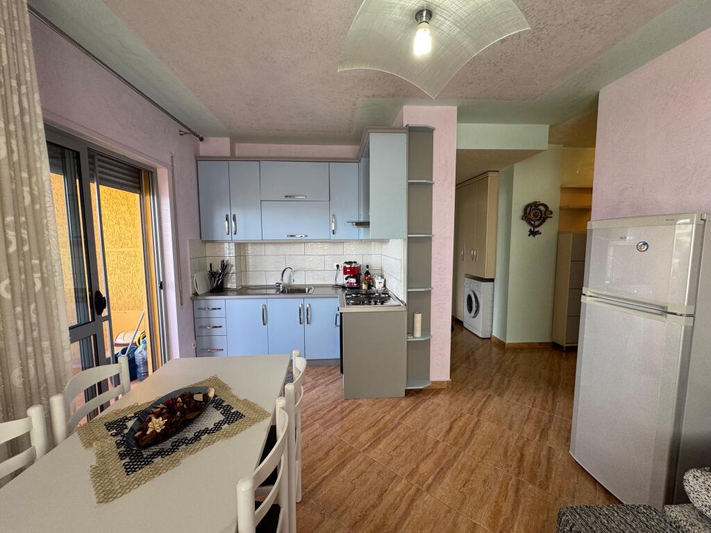 Jepet apartament me qera 2+1 me pamje deti lagja 13 durres