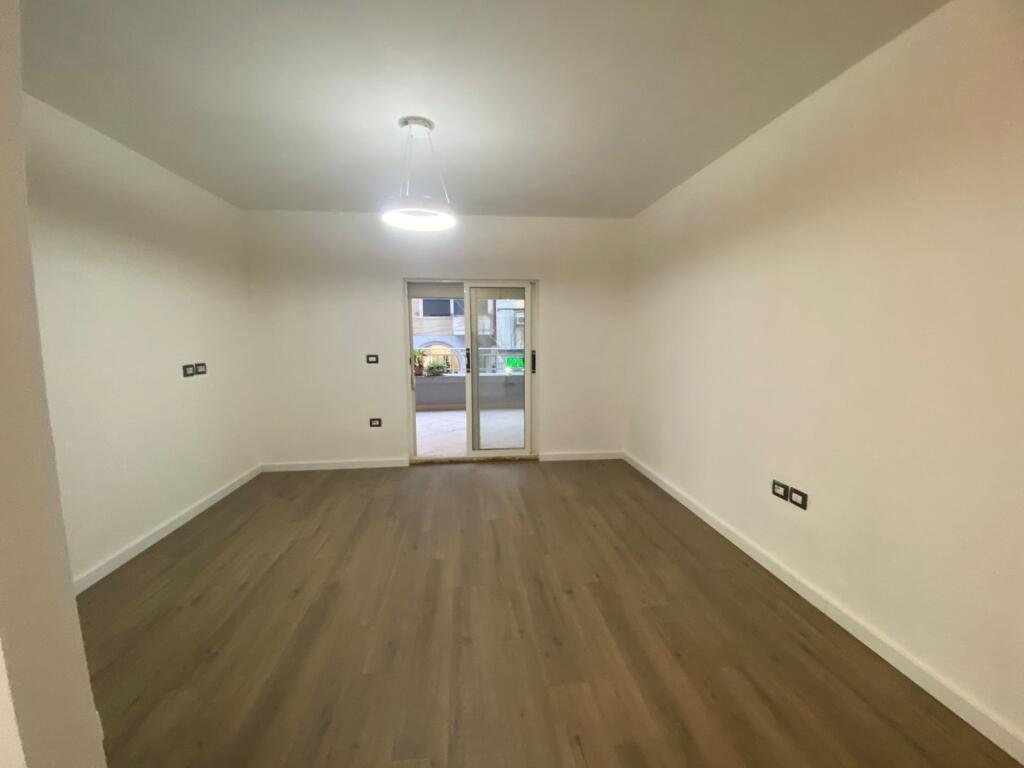 Shesim apart 1+1 me verande te Komuna e Parisit