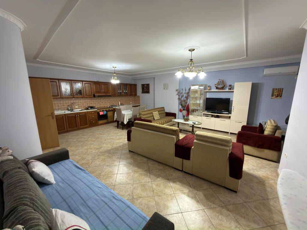 📣 AFFITTO Appartamento 2+1 Con 2 Bagni 📍 Vicino a 21-Dhjetori, Al Mercato "Joena" 🛣️ Via "Frederik Shiroka" ✨