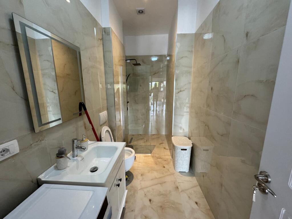 Jepet apartament me qera 2+1 plazh lagja 13 durres