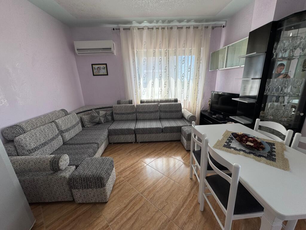 Jepet apartament me qera 2+1 me pamje deti lagja 13 durres