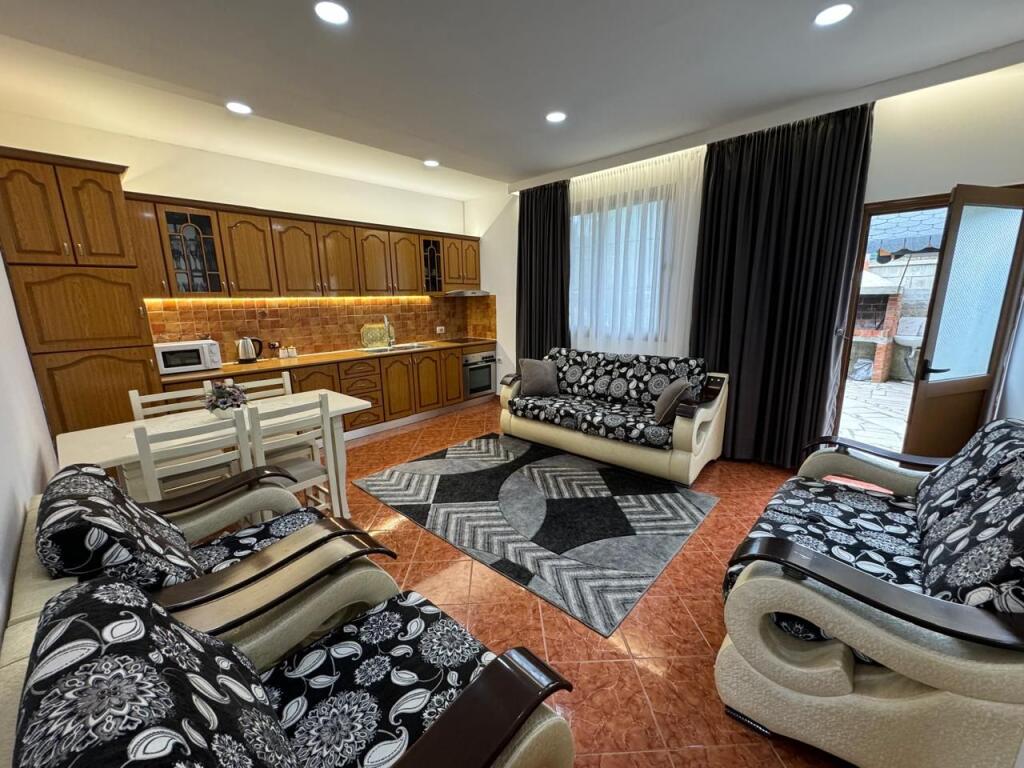 jepet me qera vile ne shkallnure cmimi 500 euro