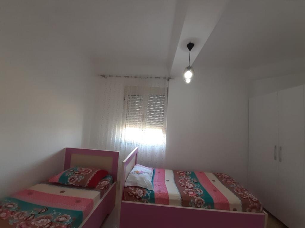 Jepet apartament me qera 2+1 plepa Durres