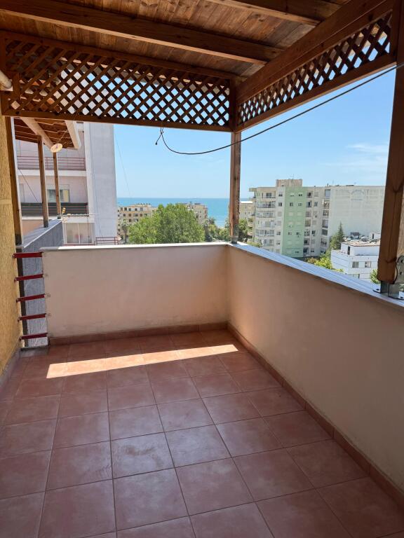 Jepet apartament me qera 2+1 me pamje deti lagja 13 durres