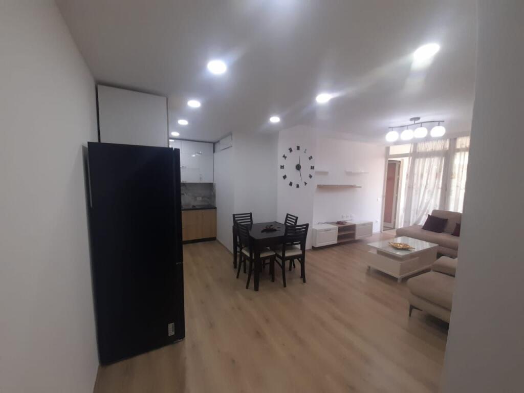 Jepet apartament me qera 3+1+2