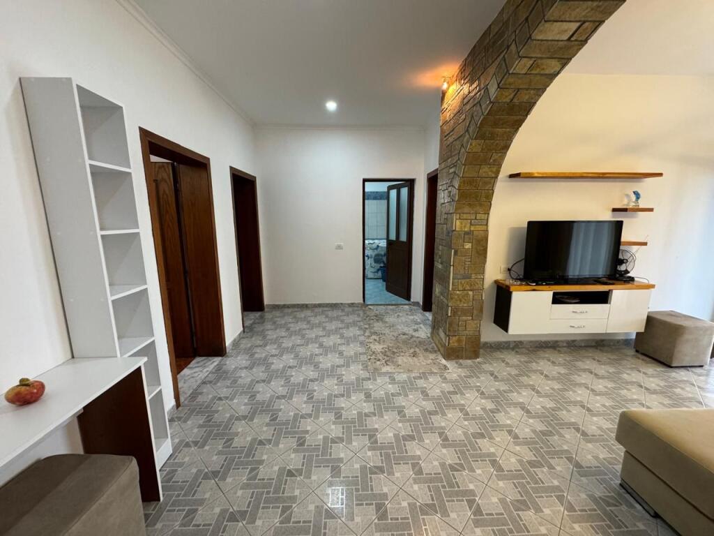 jepet me qera vile ne shkallnure cmimi 500 euro