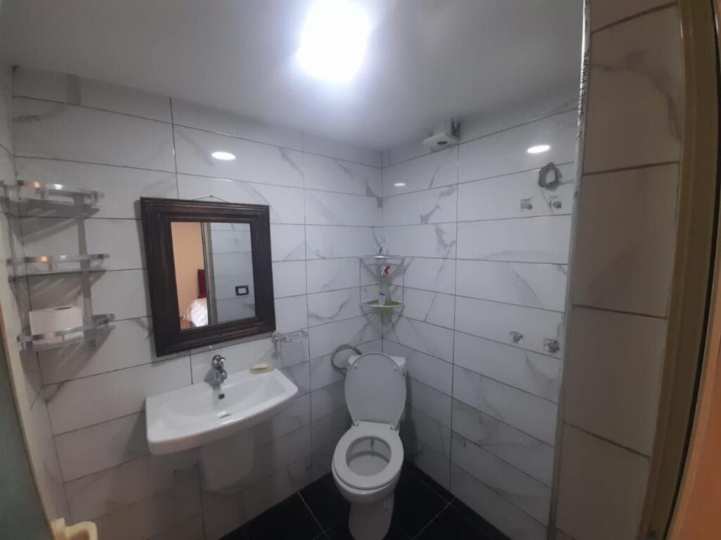 Jepet apartament me qera 3+1+2