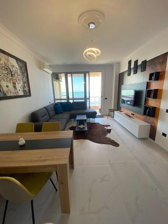 Jepet apartament me qera 1+1 me pamje fantastike nga deti