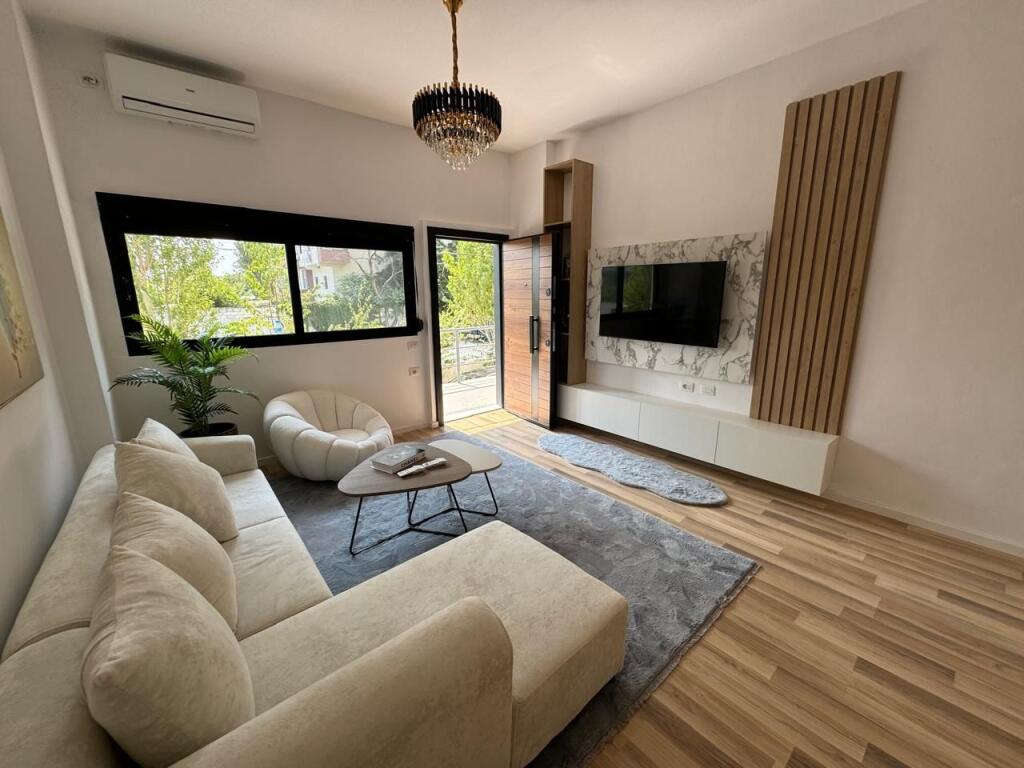 Jepet apartament me qera 2+1 plazh lagja 13 durres