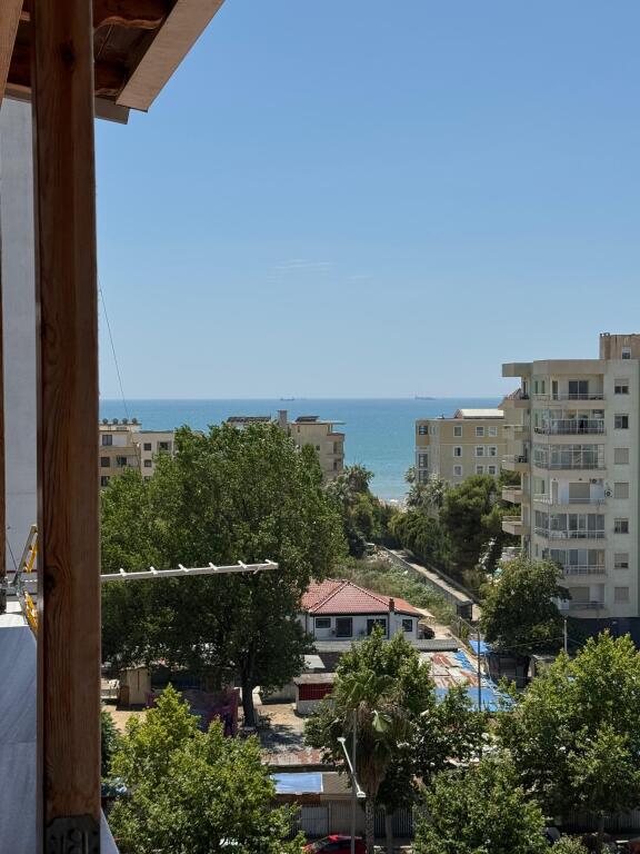 Jepet apartament me qera 2+1 me pamje deti lagja 13 durres