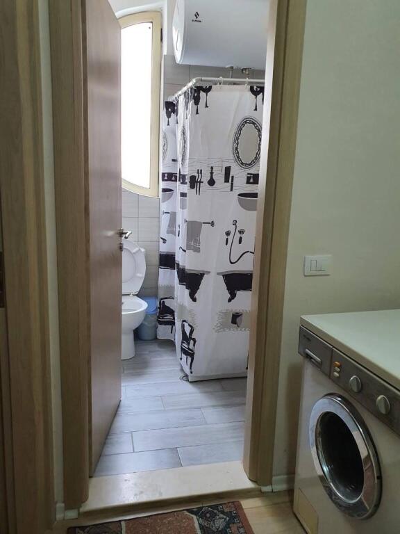 Jepet me qera Apartament i mobiluar,  i ri, 1+1+verande