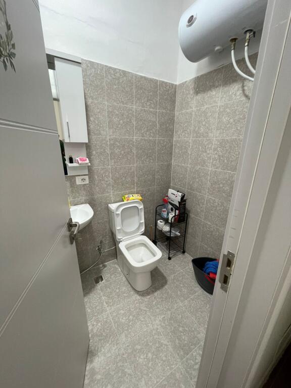 Jepet apartament me qera 1+1 vollga durres