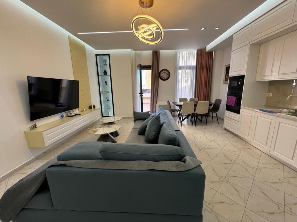 Jepet apartament me qera 2+1+2+Verand