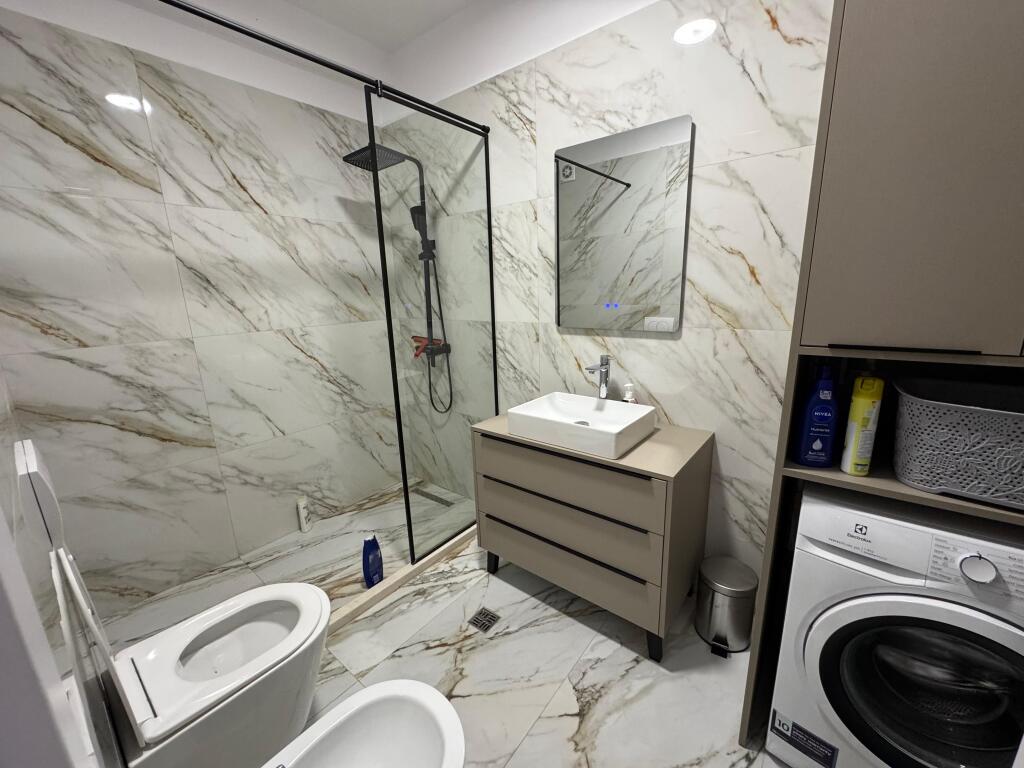 Jepet me qera apartment 2+1 modern pallat i ri  lagja 13 durres