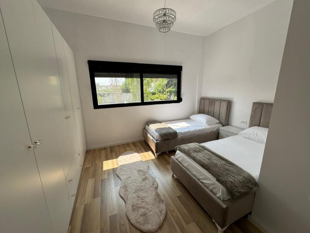 Jepet apartament me qera 2+1 plazh lagja 13 durres