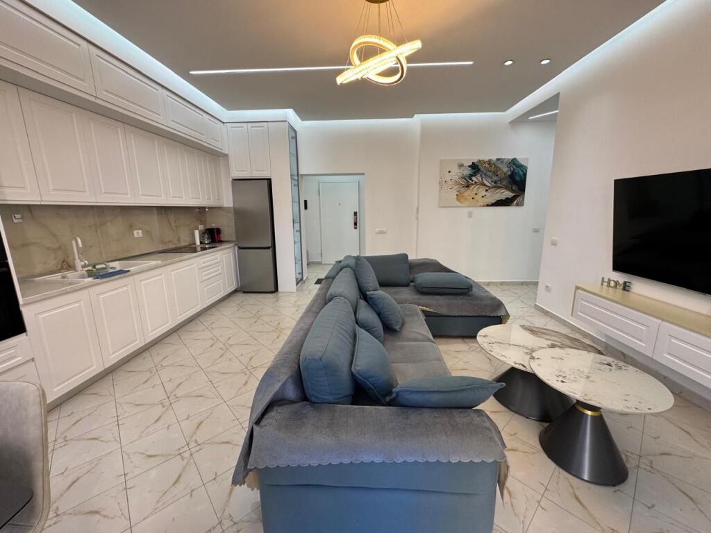 Jepet apartament me qera 2+1+2+Verand