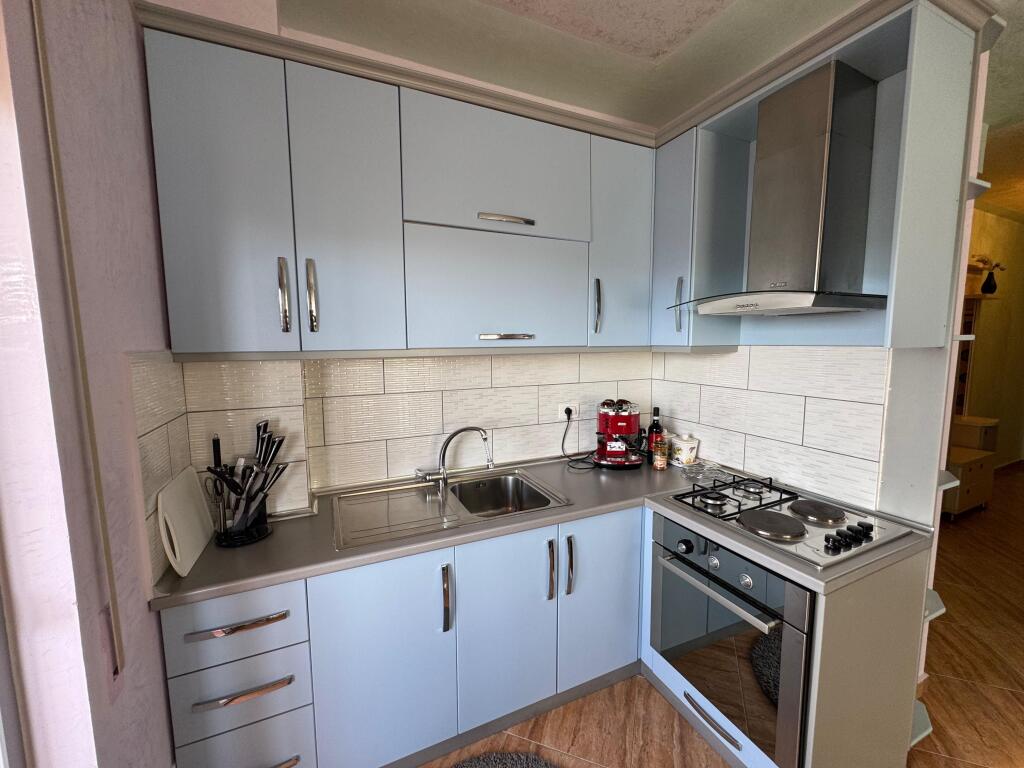 Jepet apartament me qera 2+1 me pamje deti lagja 13 durres