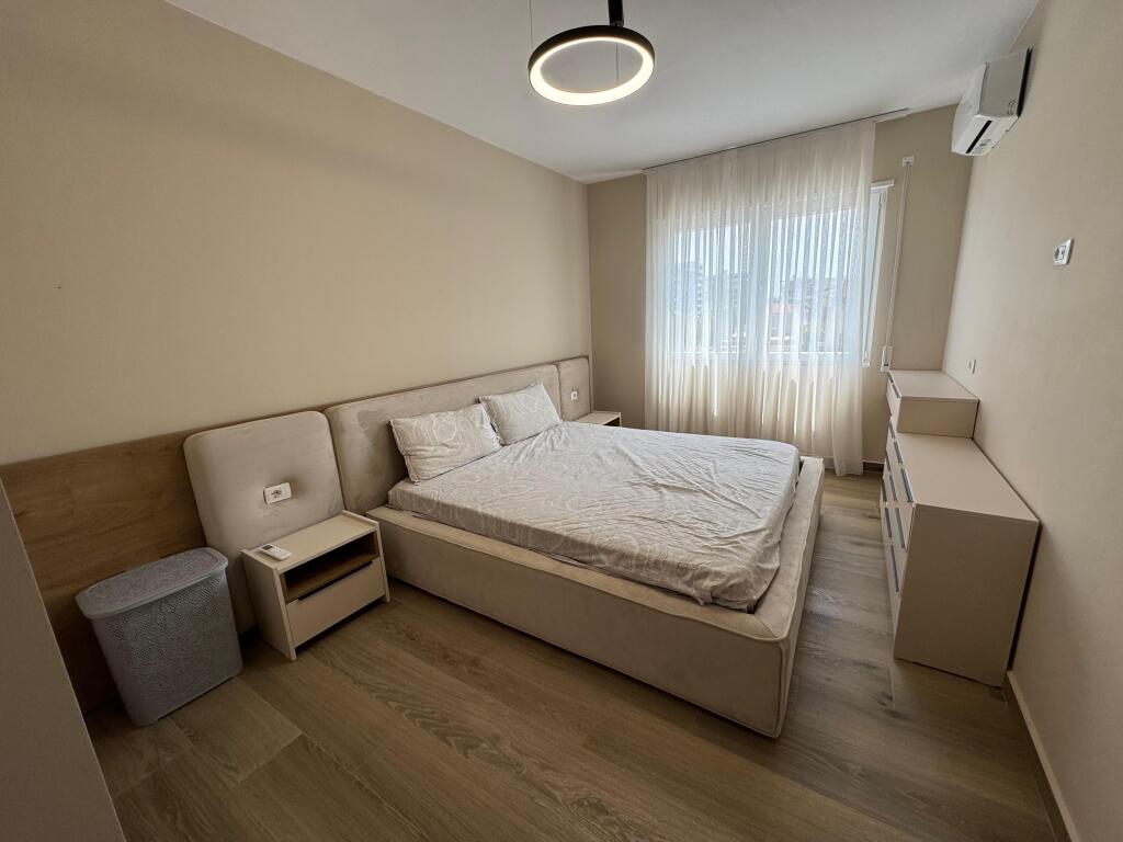 Jepet me qera apartment 2+1 modern pallat i ri  lagja 13 durres