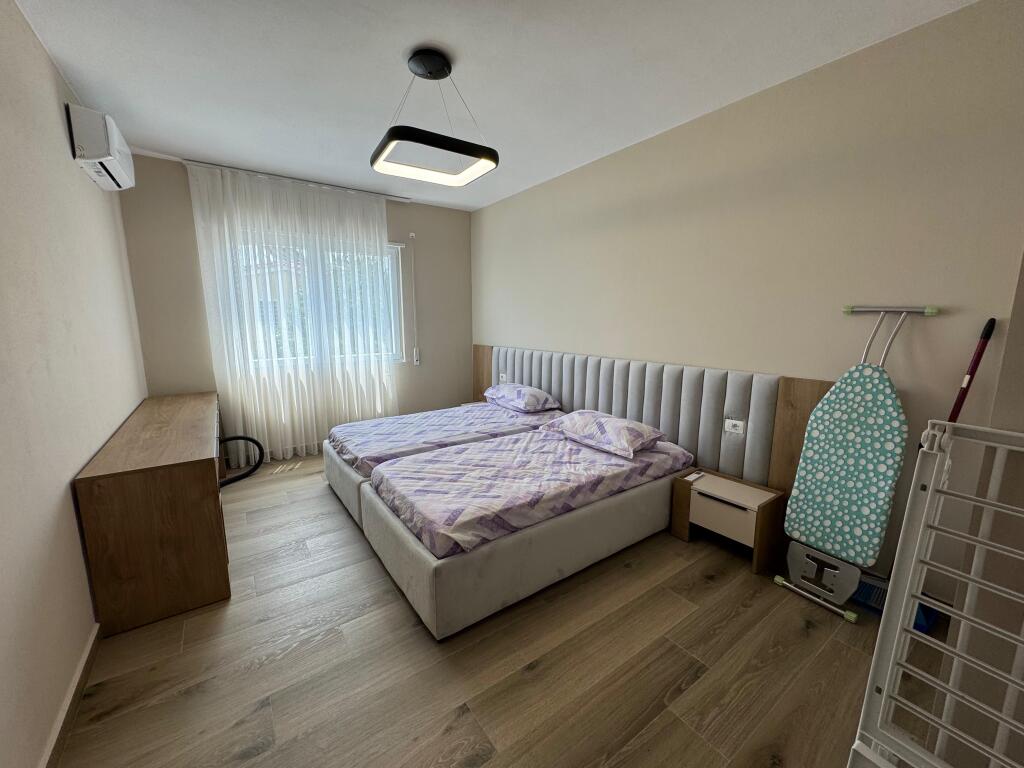 Jepet me qera apartment 2+1 modern pallat i ri  lagja 13 durres