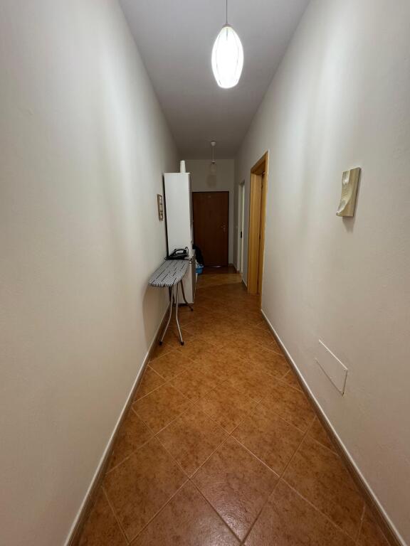 Jepet apartament me qera 1+1 qender durres cmimi 350 euro