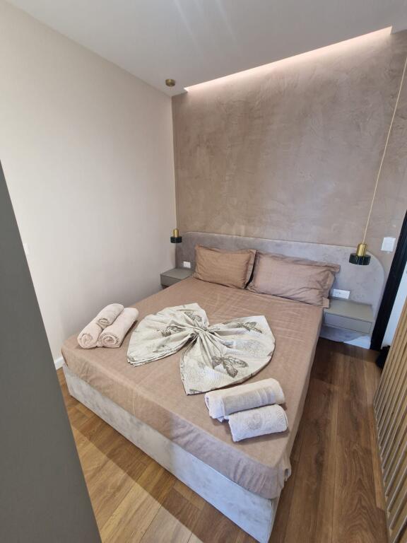 Shitet Apartament 1+1