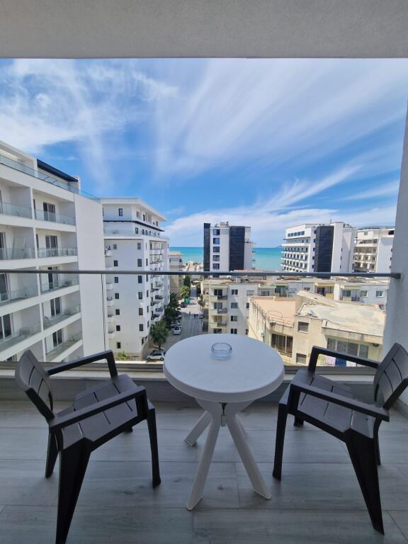 Shitet Apartament 1+1