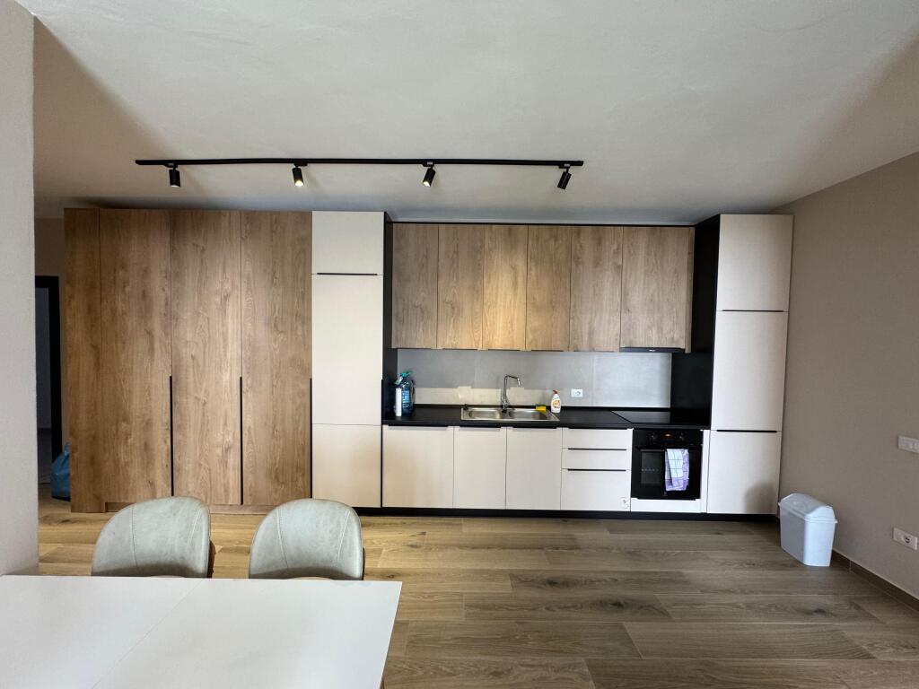 Jepet me qera apartment 2+1 modern pallat i ri  lagja 13 durres