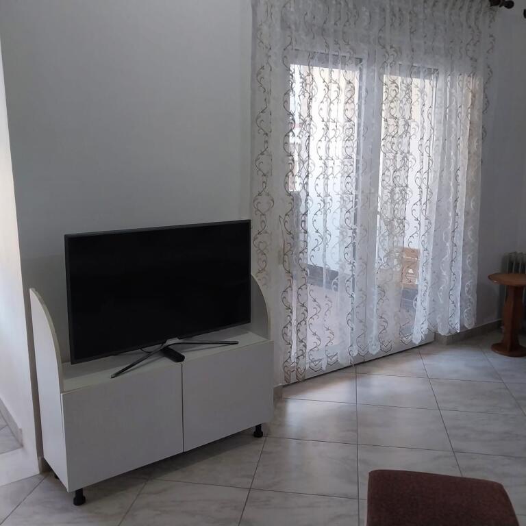 Në Fresk jepet me qira apartament 2+1 i mobiluar