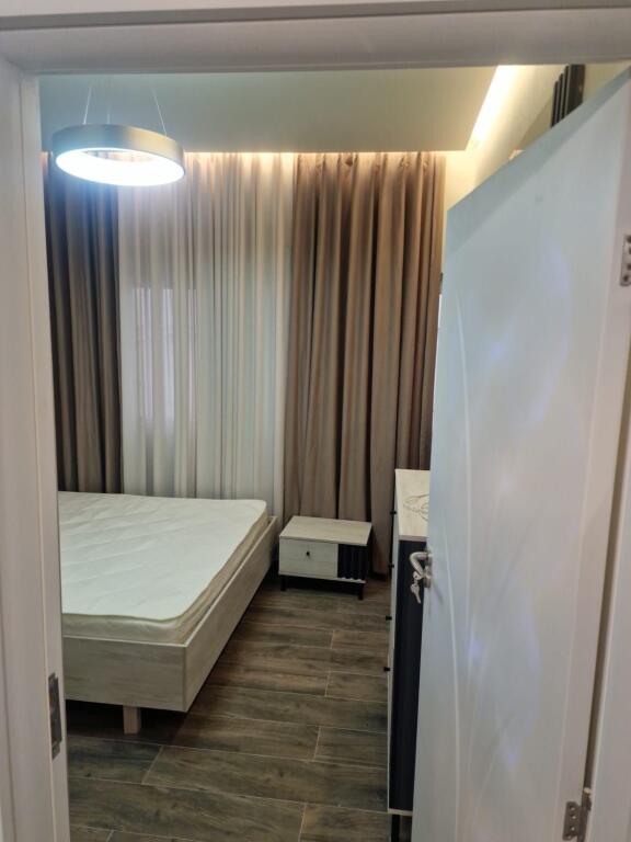 Jepet  me qera  apartament  2+1(Rruga Reshit Petrela))