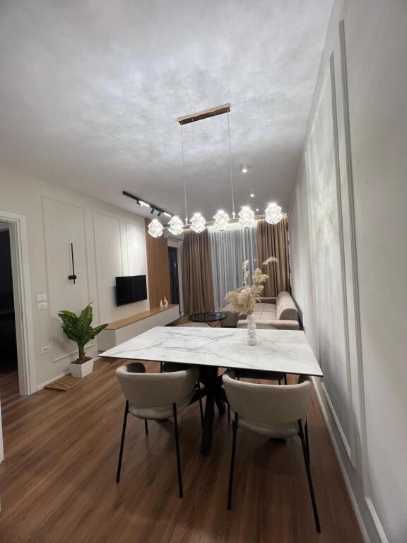 Jepet me qira 1+1 PORCELAN PERBALLE UET 750€