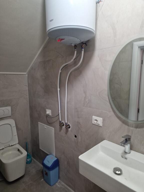 Jepet  me qera  apartament  2+1(Rruga Reshit Petrela))