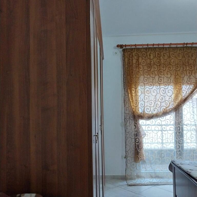 Në Fresk jepet me qira apartament 2+1 i mobiluar