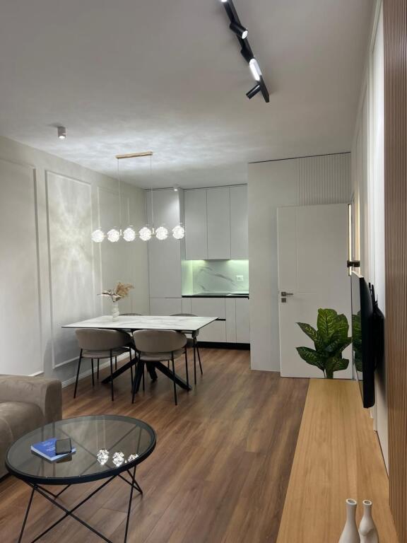 Jepet me qira 1+1 PORCELAN PERBALLE UET 750€