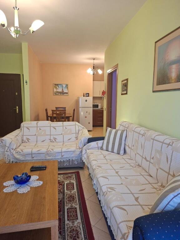 Apartament 1+1 me qira tek Pallatet Cabej