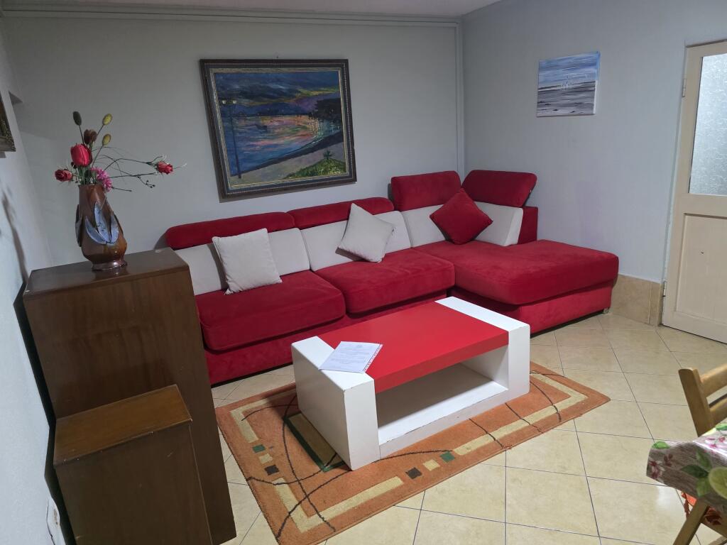 Jepet me qira 1+1 RRUGA MYSLYM SHYRI 400 mije leke