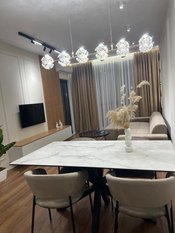 Jepet me qira 1+1 PORCELAN PERBALLE UET 750€