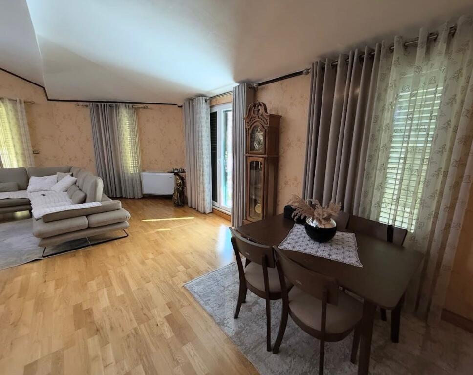 For rent 3+1+2+parking DRY LAKE 1500€