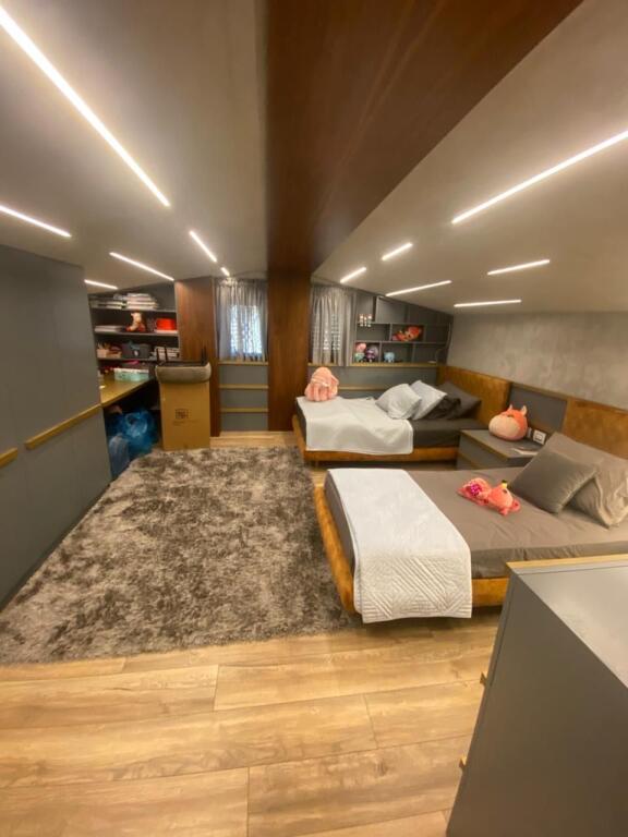 Affittasi 3+1+2+parcheggio 1700€ LAGO ASCIUTTO