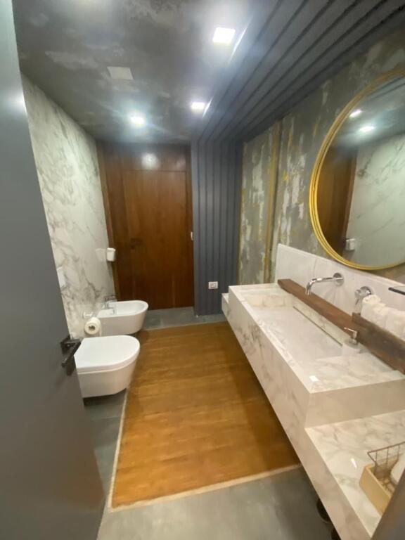 Affittasi 3+1+2+parcheggio 1700€ LAGO ASCIUTTO