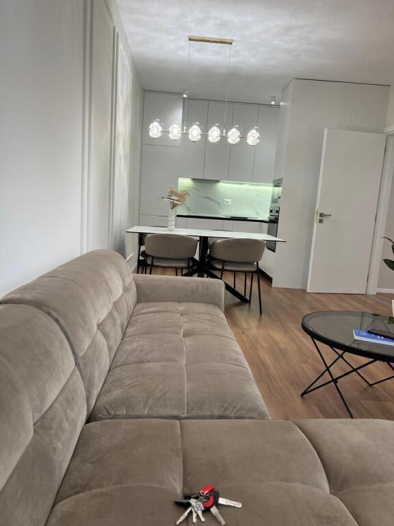 Jepet me qira 1+1 PORCELAN PERBALLE UET 750€