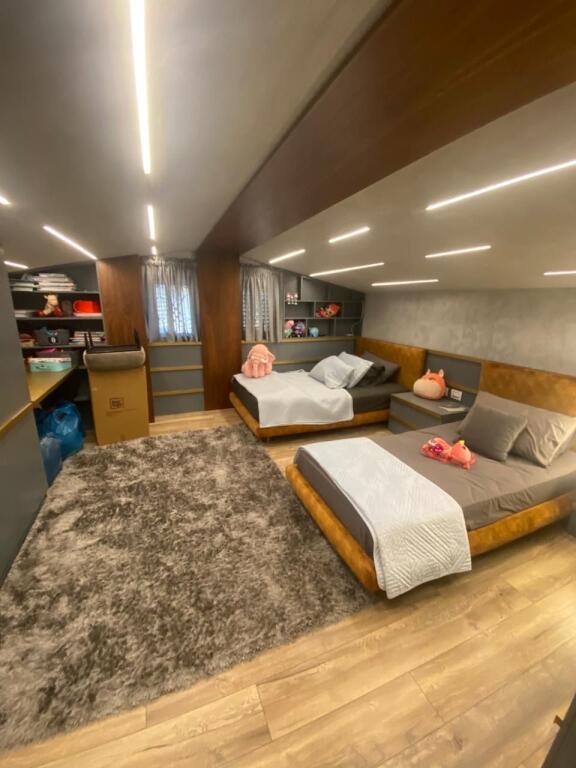 Affittasi 3+1+2+parcheggio 1700€ LAGO ASCIUTTO