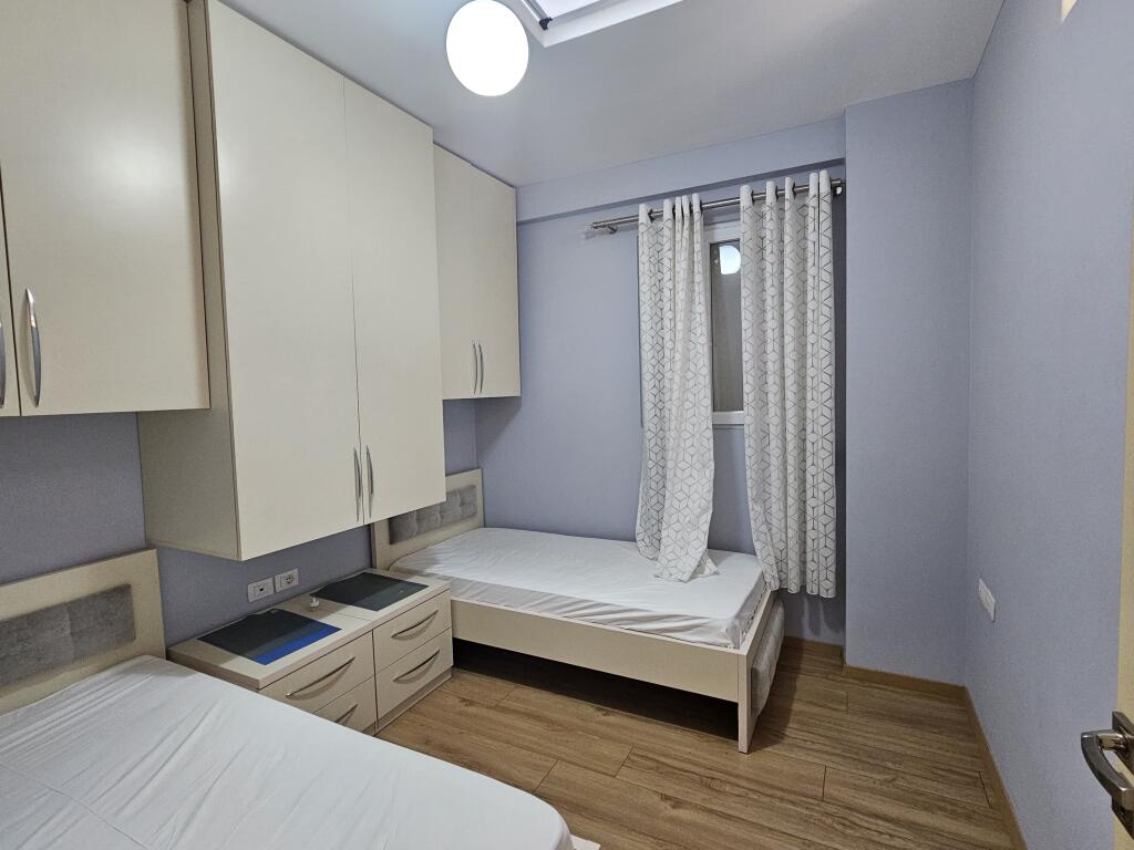APARTAMENT ME QERA VLORE PAMEJE DETI