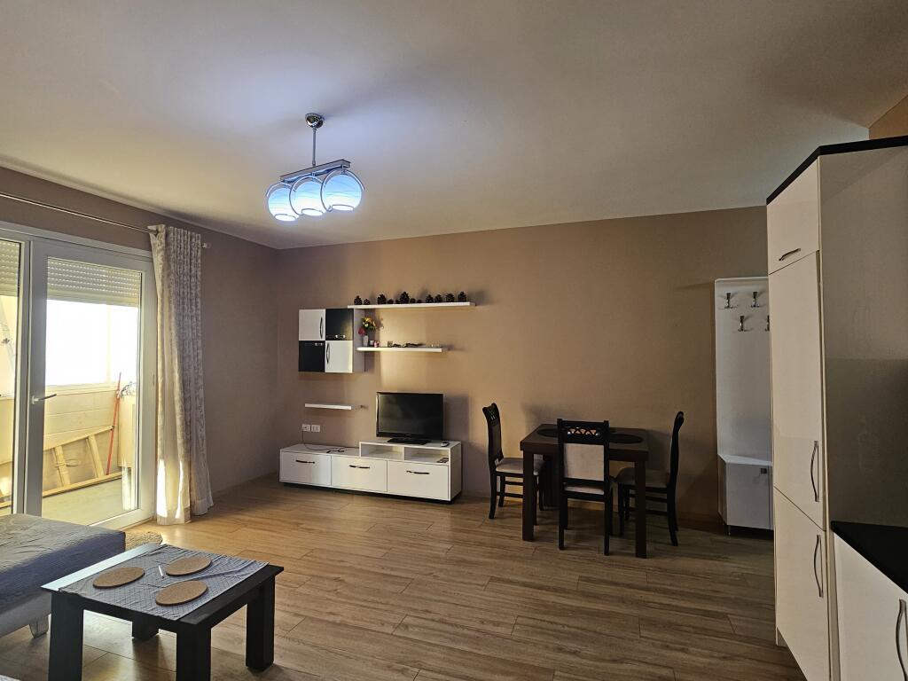 APARTAMENT ME QERA VLORE PAMEJE DETI