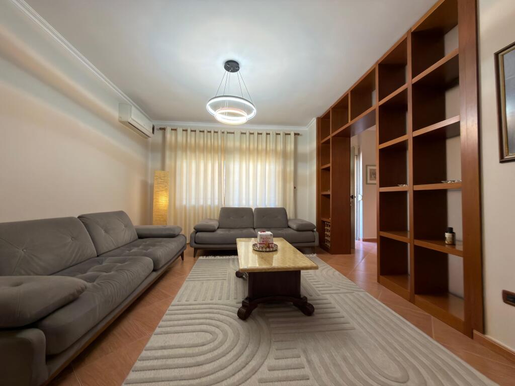 APARTAMENT 2+1 ME QIRA VLORE BULEVARD