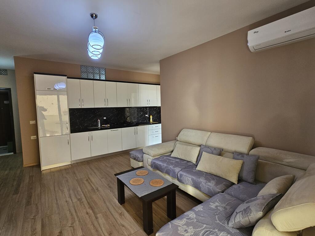 APARTAMENT ME QERA VLORE PAMEJE DETI