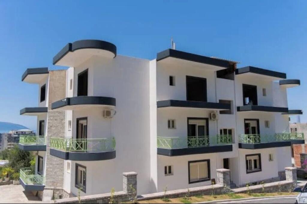 shitet ose jepet me qera  hotel  